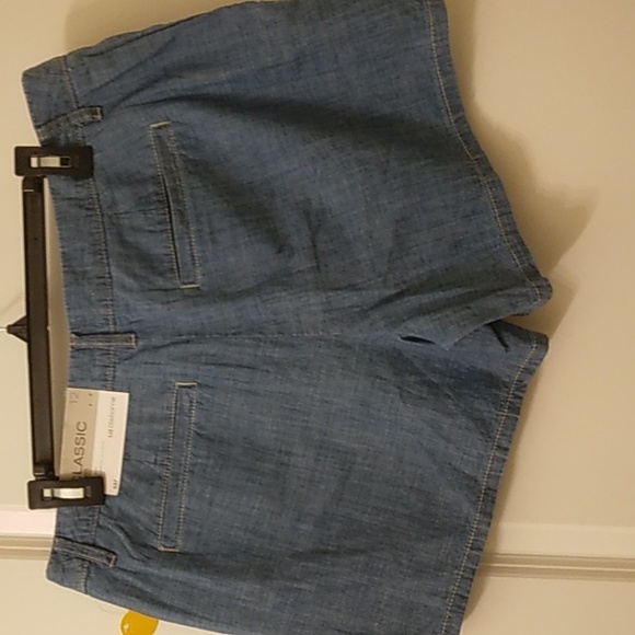 Liz Claiborne Shorts blue jean look 100% cotton with embroidery. - Picture 2 of 5